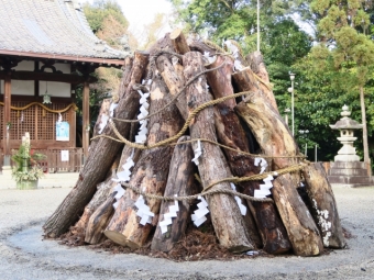 左義長や人形供養、針供養など供養はヒトだけではなくモノも対象