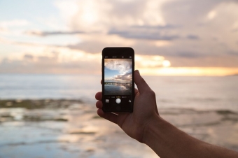 スマホ普及が遺影写真に選ぶ一枚に変化を起こすかもしれないという話