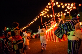 死者を供養するために生まれた盆踊り。踊りが死者を供養する理由とは