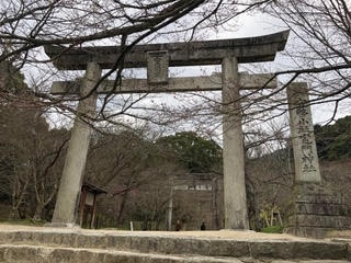 ある刀工が眠るという太宰府市の宝満宮竈門神社の板碑を調べてみた