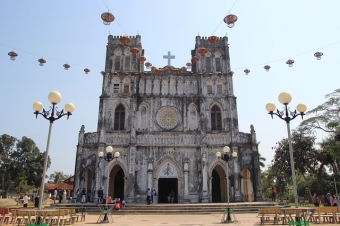ベトナム国民の1割を占めるキリスト教信者　ベトナムの多様な宗教観
