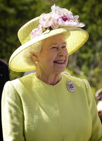 イギリス君主であり英国国教会の最高統治者でもあったエリザベス2世