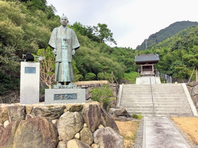 京都府八幡市の飛行神社を創建した二宮忠八の空への夢と鎮魂の軌跡