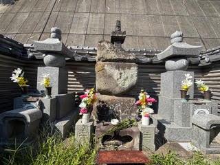 満昌寺にある三浦義澄の墓