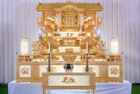 生花祭壇と白木祭壇。どちらが好きですか？
