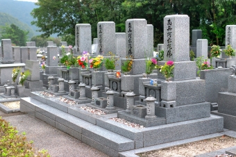 和型墓石は「昔ながら」とされつつも、実はそんなに歴史が長くないという話