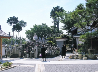 供養する親族がいなかった死者を無縁仏だと思い込んでいたけど歴史は違った