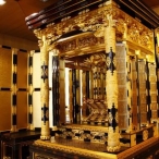◆金仏壇◆
43号　総開き本宮殿御拝造り　脇台付き　77,700,000円