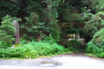 福岡県の犬鳴山の中にある幕末期の「旅人墓（どじんばか）」を調べてみた
