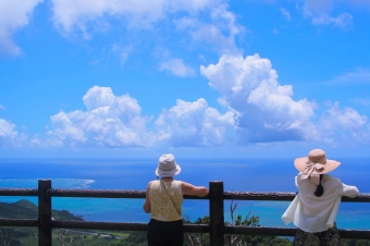 独身者の位牌を両親と一緒に祀る沖縄独特の慣習「ウヤヌフチュクル」