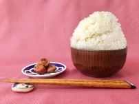 祭壇にお供えする「一杯飯」と「枕団子」の由来を紹介！
