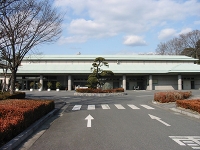 名古山斎場にて浄土真宗のご住職をお呼びして炉前での読経をして頂き火葬を執り行いました。